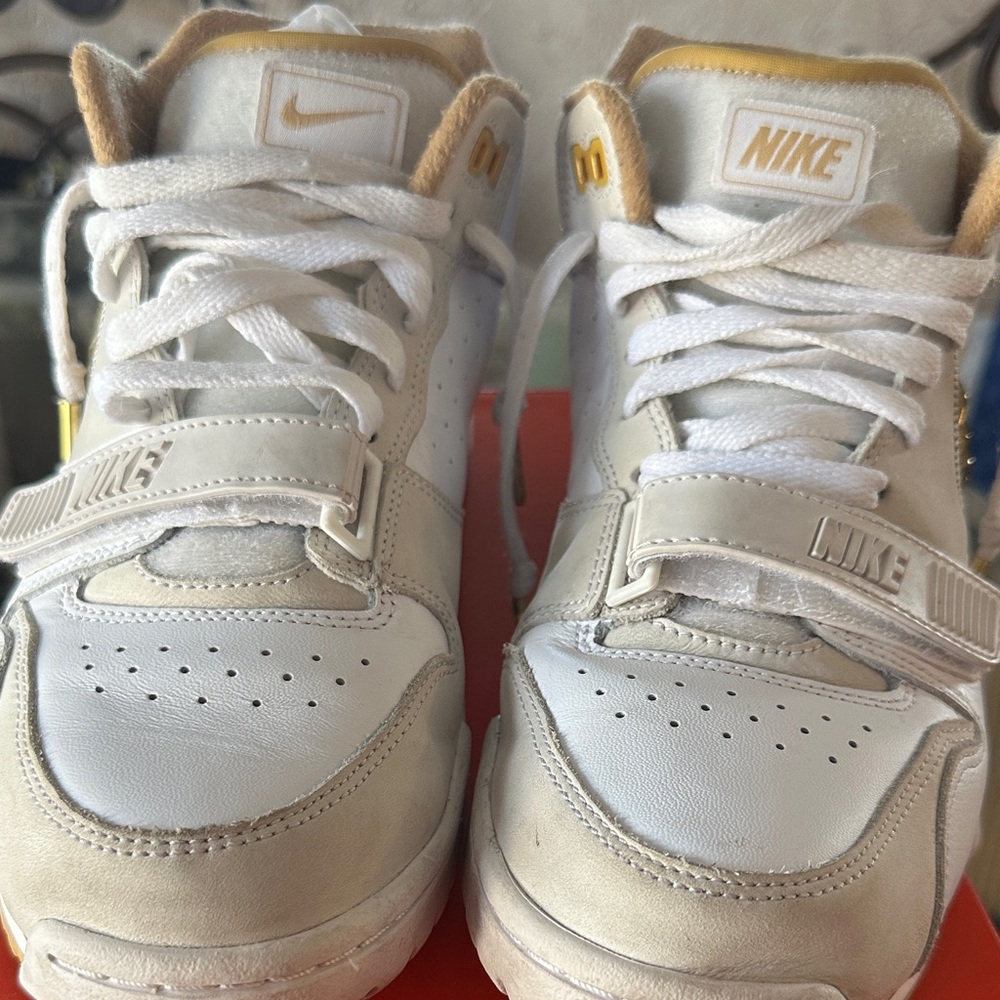 Nike Men’s White and Gold Sneakers - Picture 11 of 15